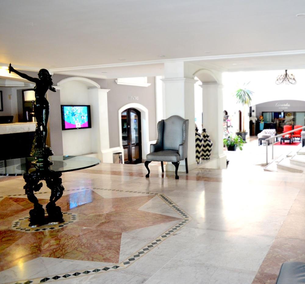 Plaza Camelinas Hotel Керетаро Экстерьер фото