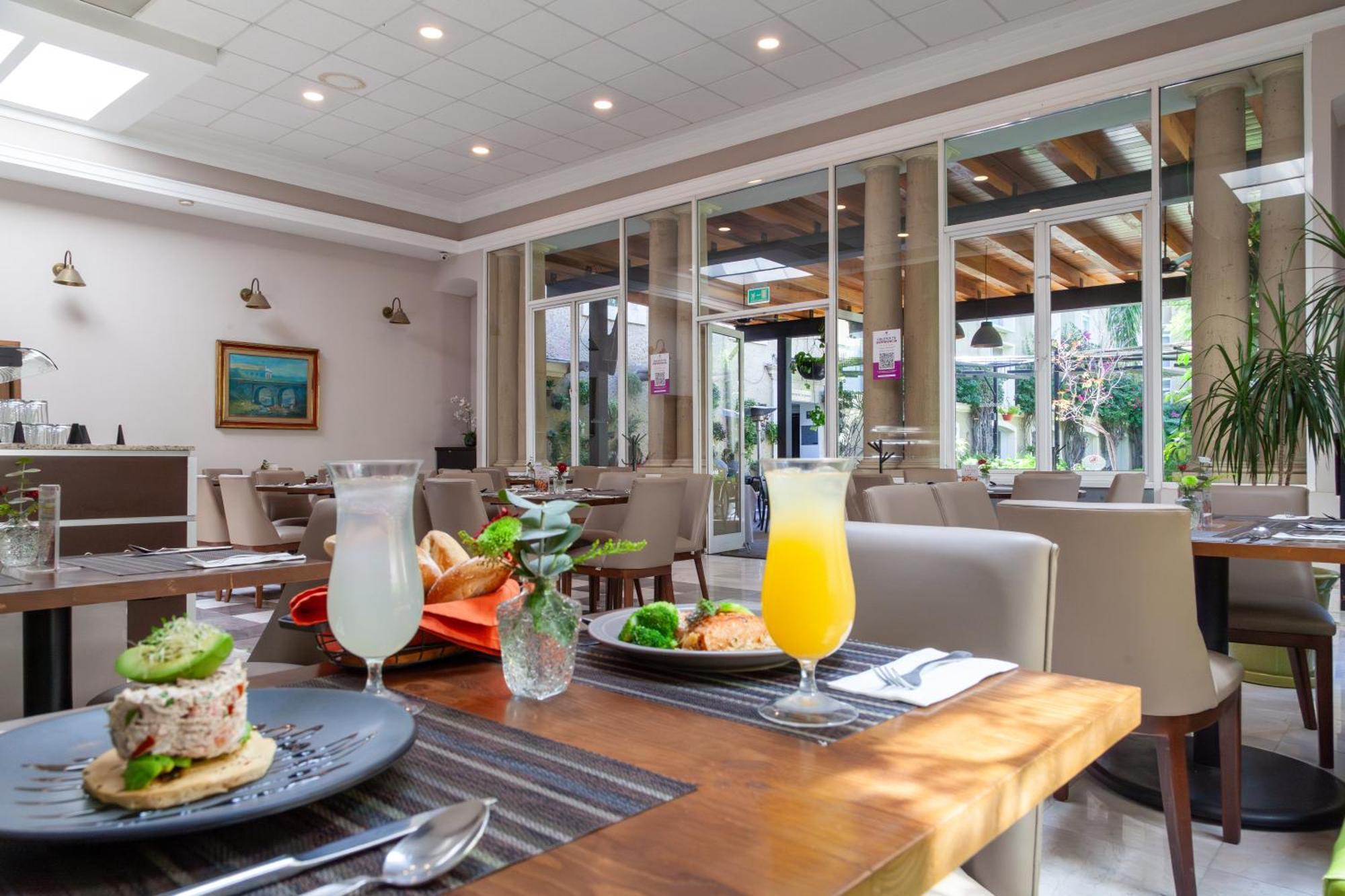 Plaza Camelinas Hotel Керетаро Экстерьер фото