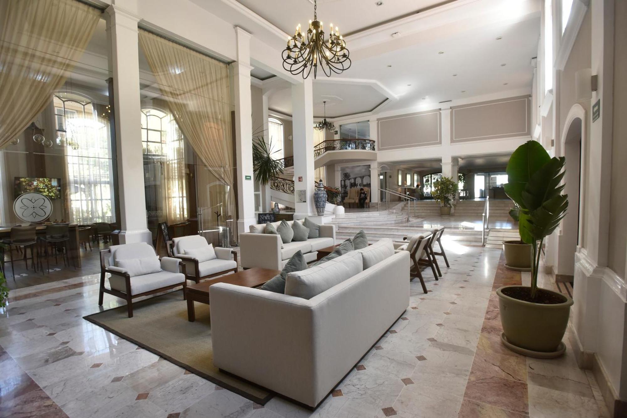Plaza Camelinas Hotel Керетаро Экстерьер фото
