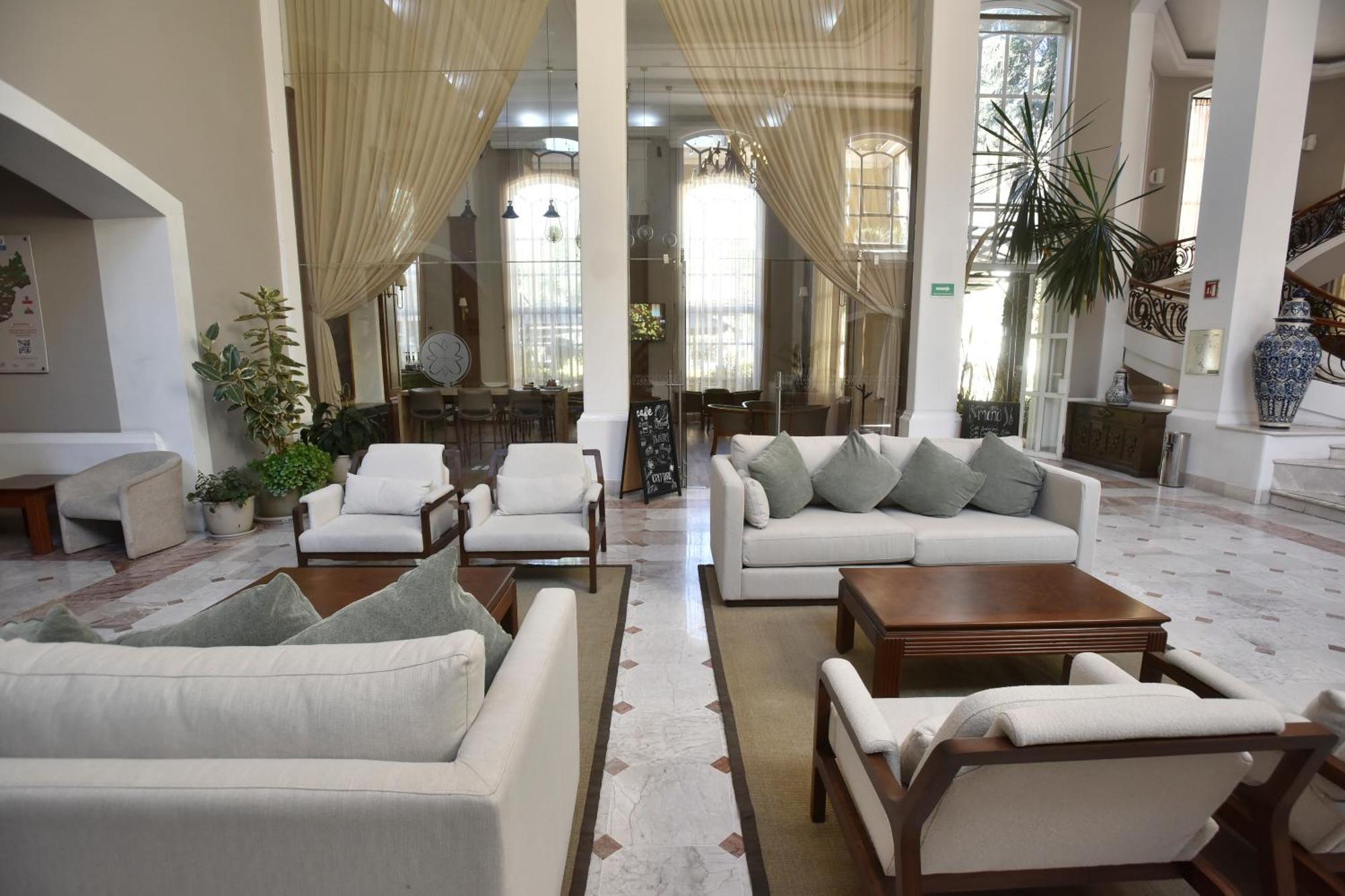 Plaza Camelinas Hotel Керетаро Экстерьер фото