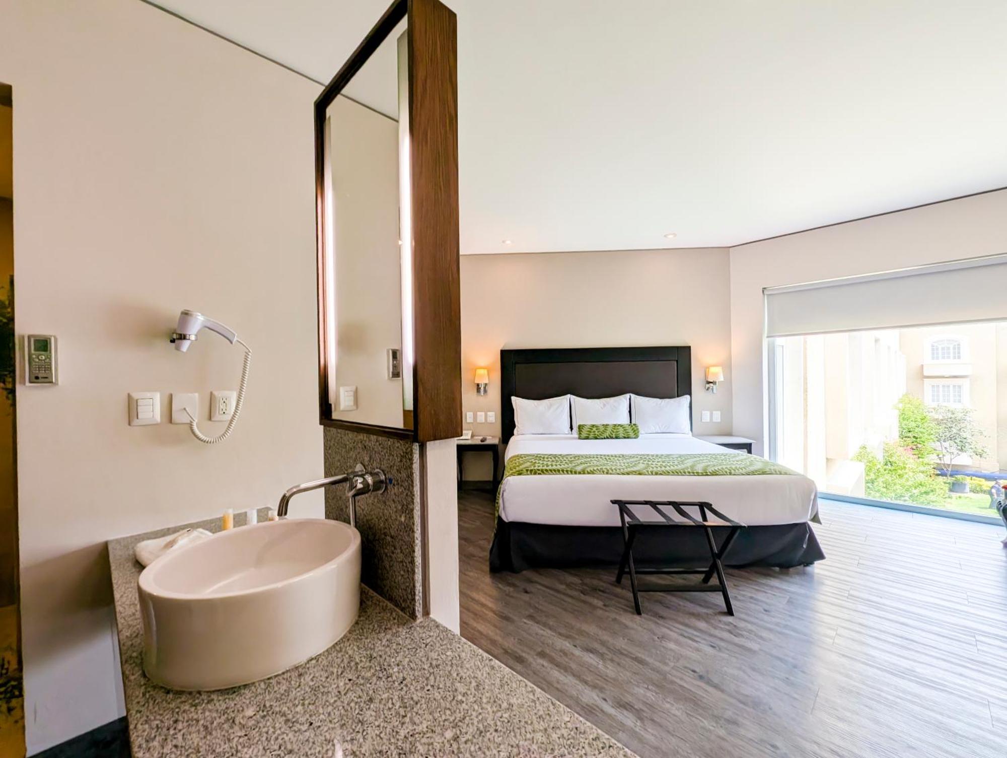 Plaza Camelinas Hotel Керетаро Экстерьер фото