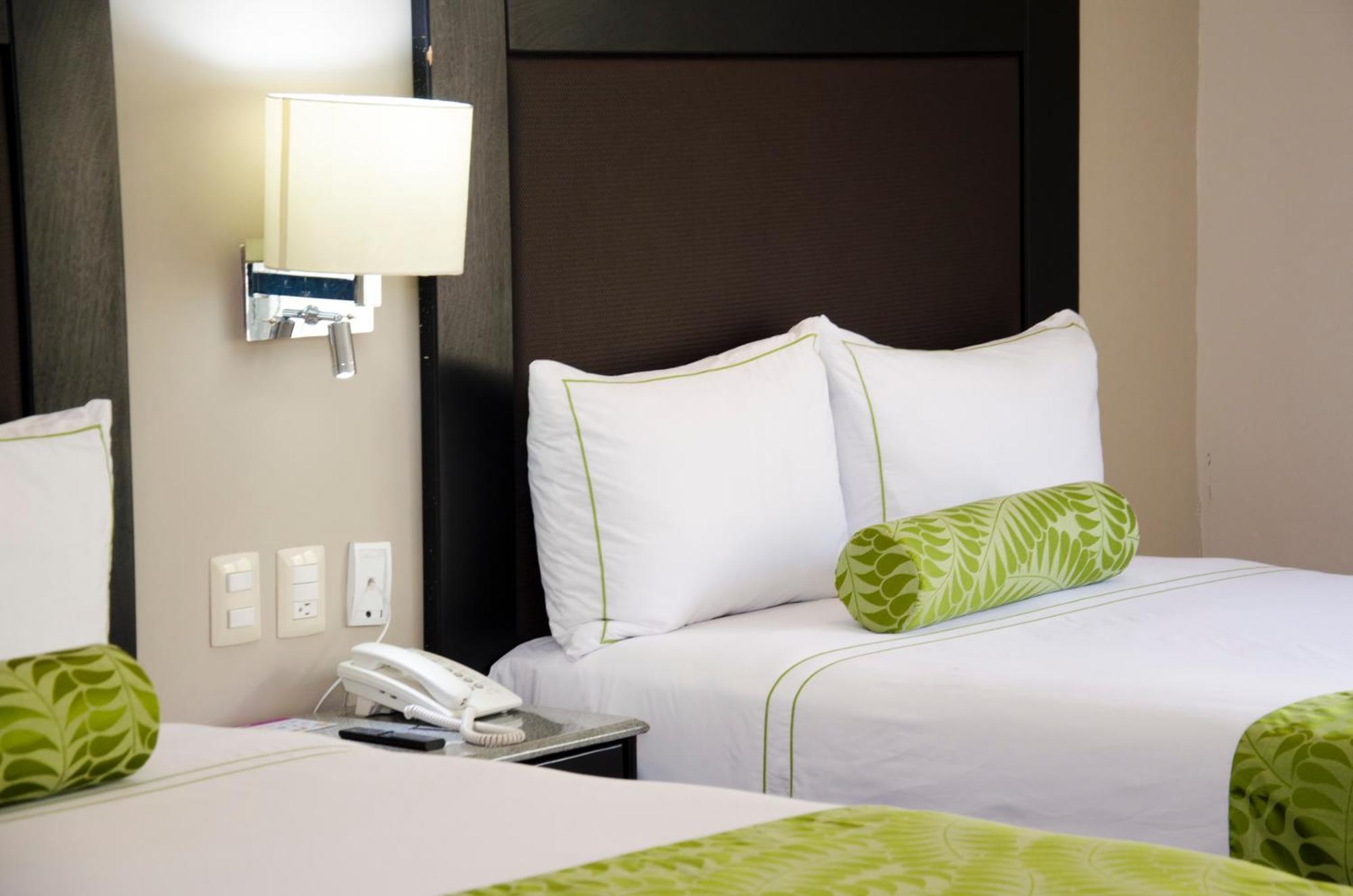 Plaza Camelinas Hotel Керетаро Экстерьер фото