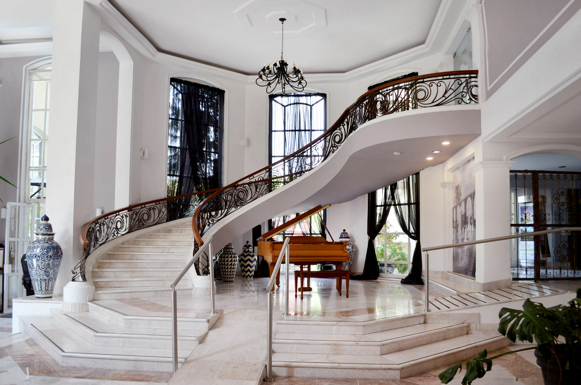 Plaza Camelinas Hotel Керетаро Экстерьер фото